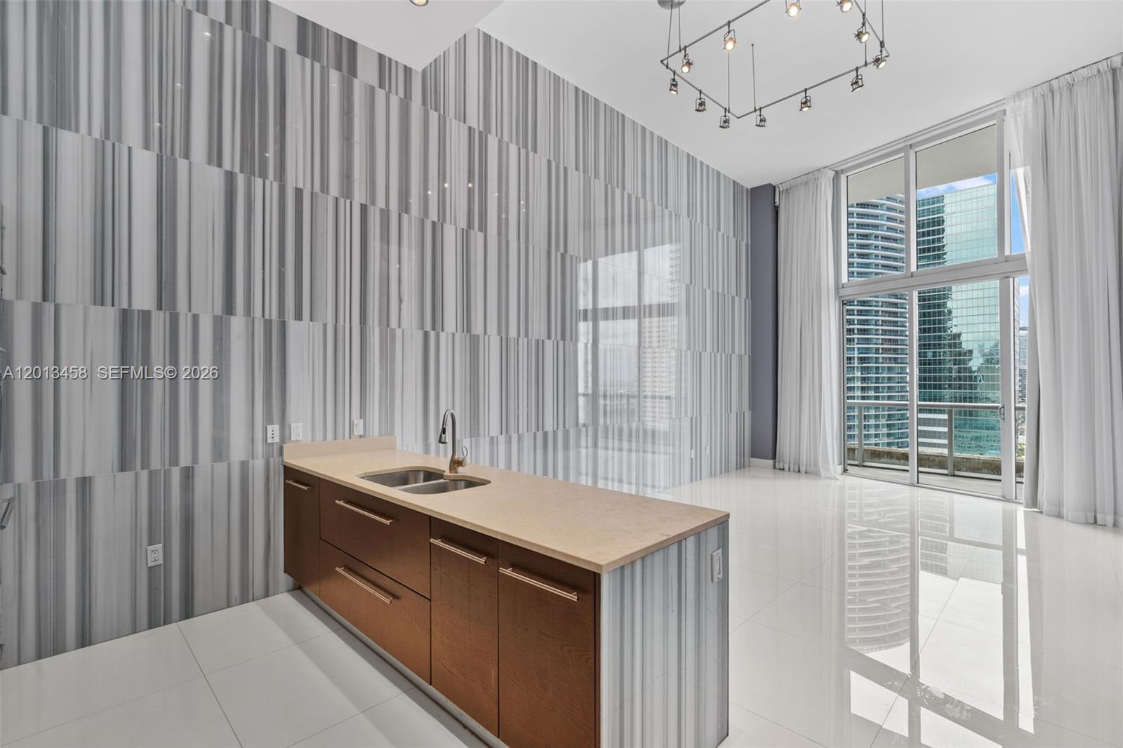 475 Brickell Ave 2812 Property Photo 1
