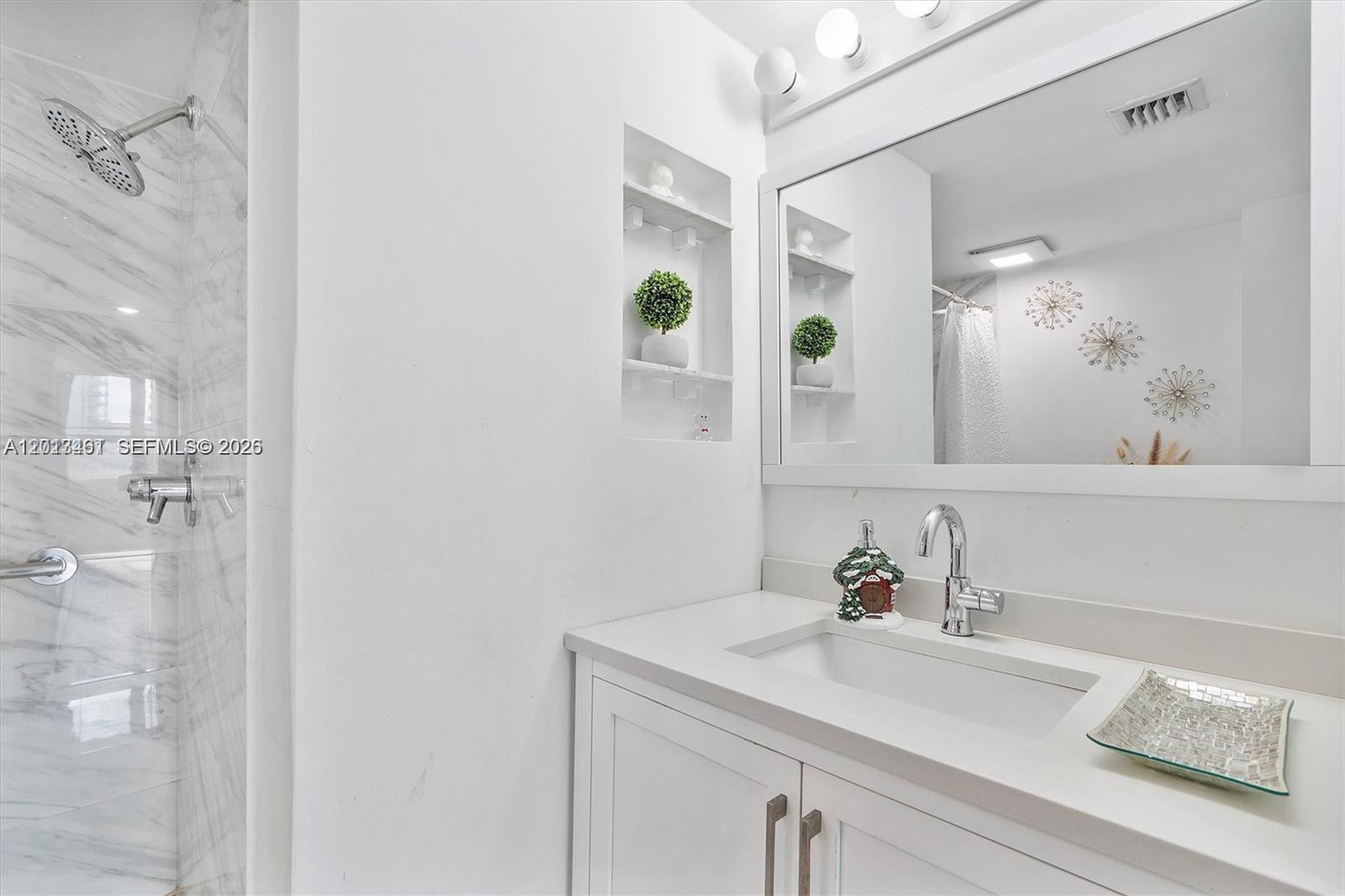 1155 Brickell Bay Dr 603 Property Photo 15