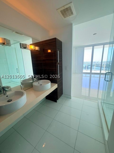 2020 N Bayshore Dr 3804 Property Photo 18