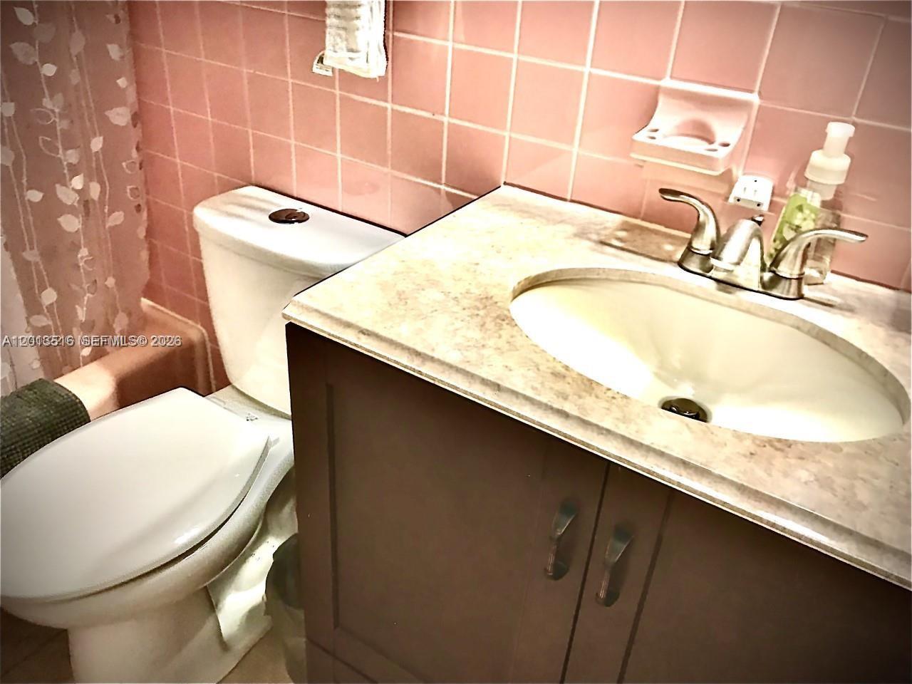 900 Sw 11th Ave 17c Property Photo 5