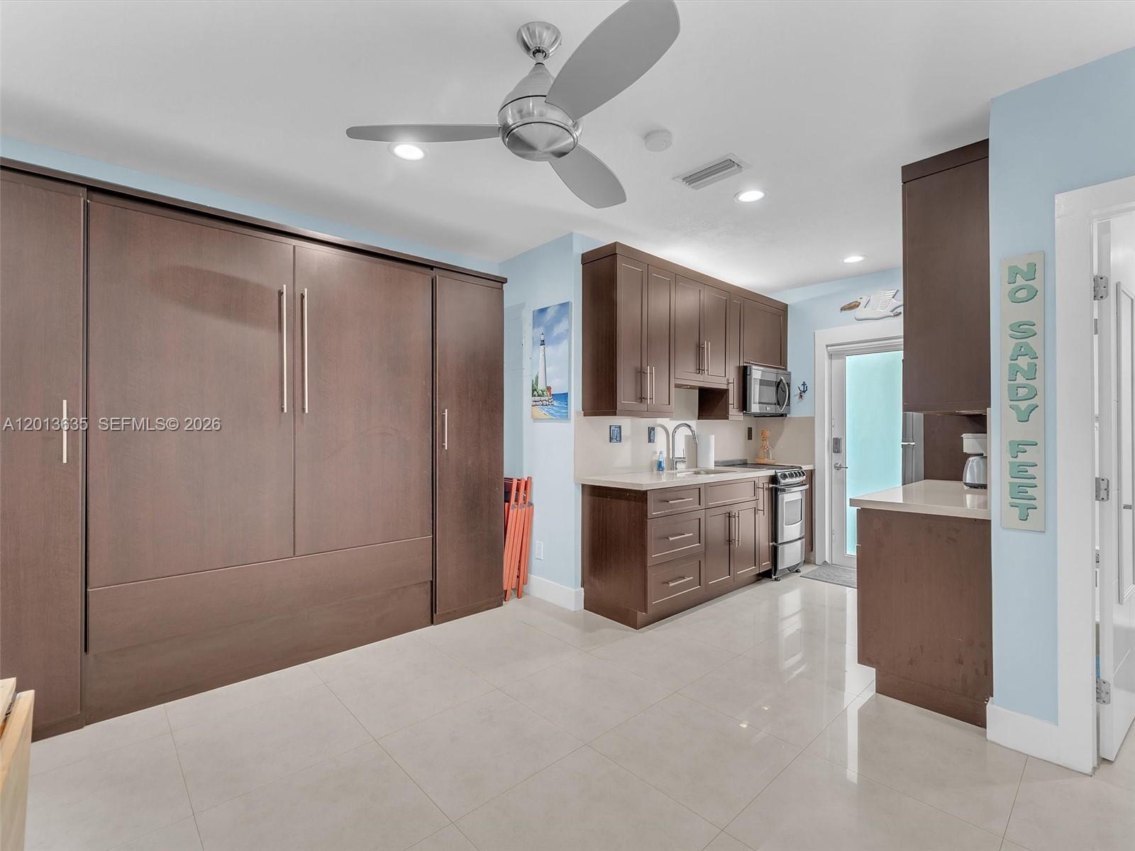 315 Van Buren St 103b Property Photo 9