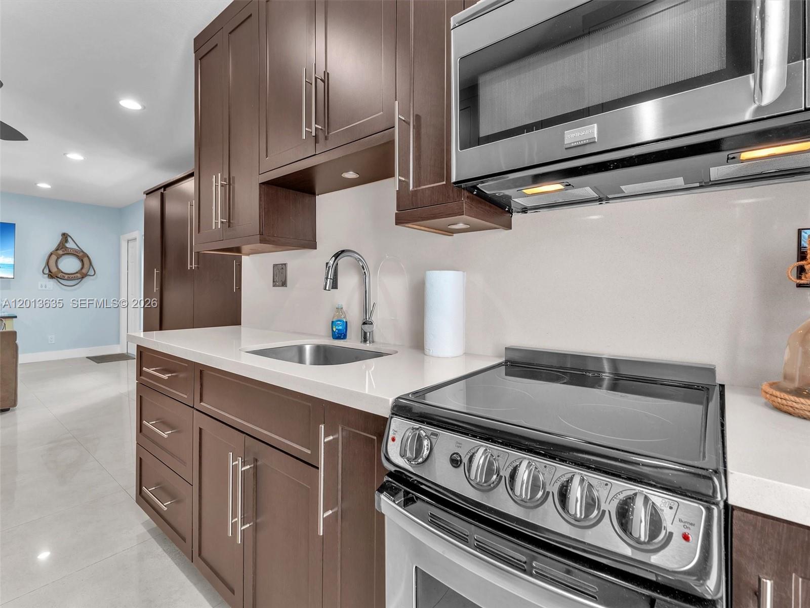 315 Van Buren St 103b Property Photo 11