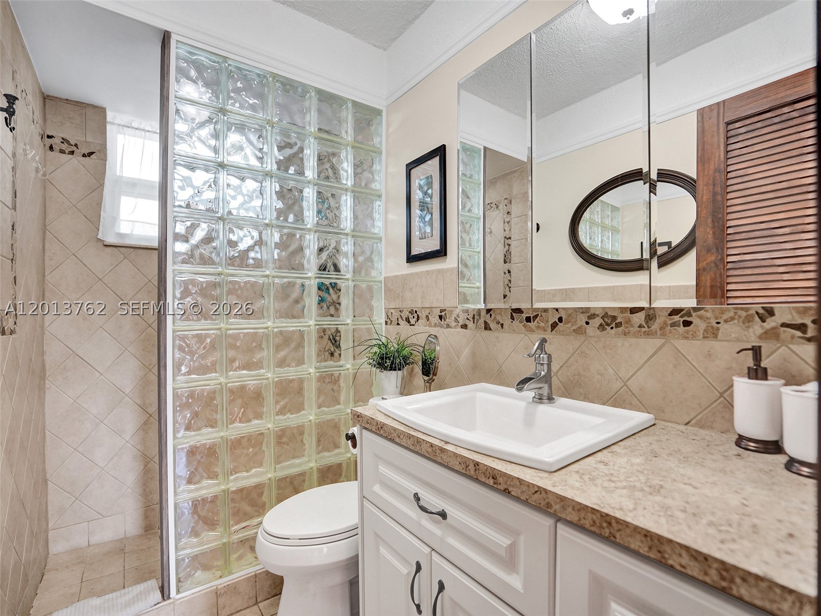 2600 Diana Dr 105 Property Photo 3