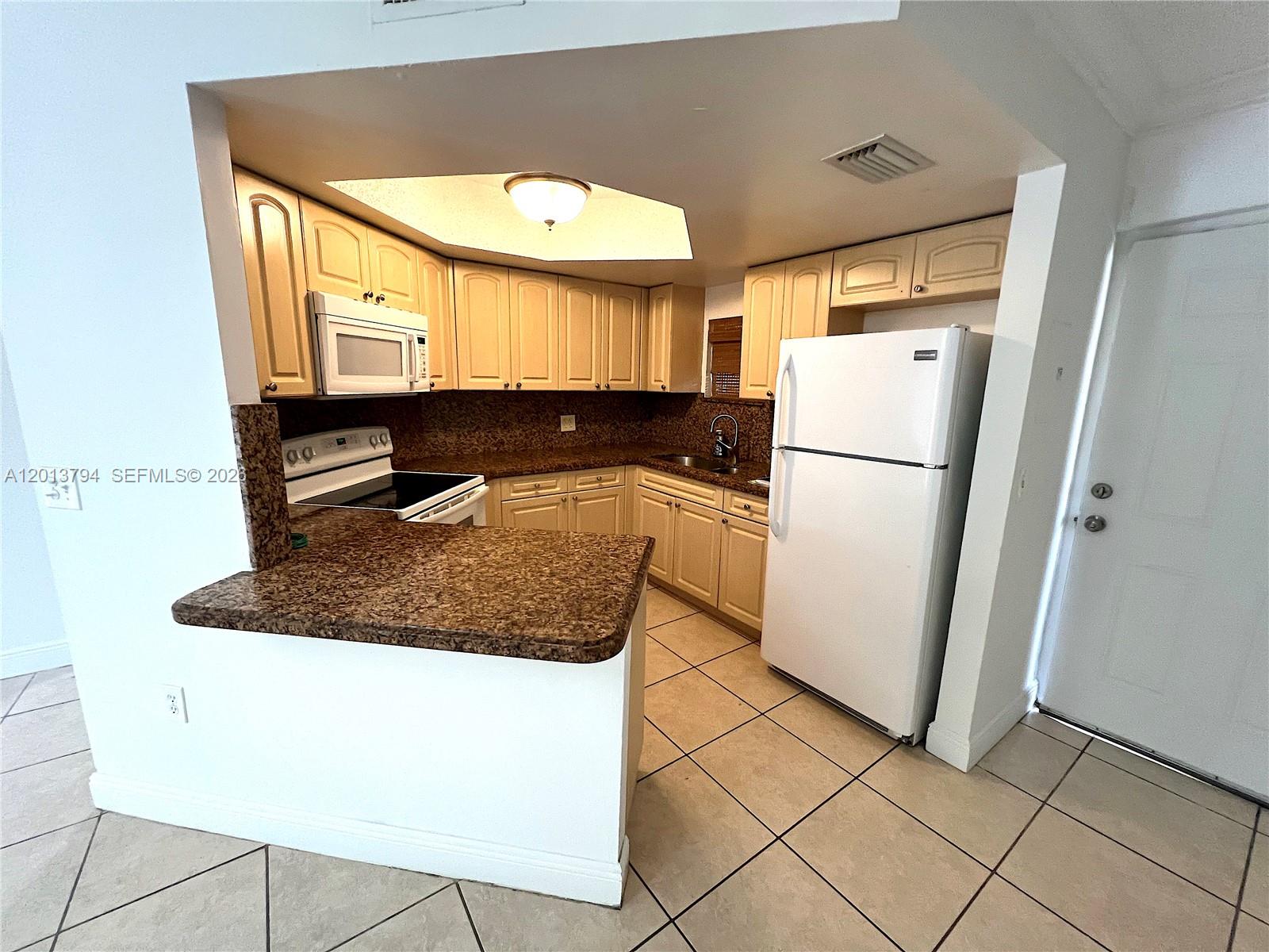 8373 Lake Dr 202 Property Photo 9