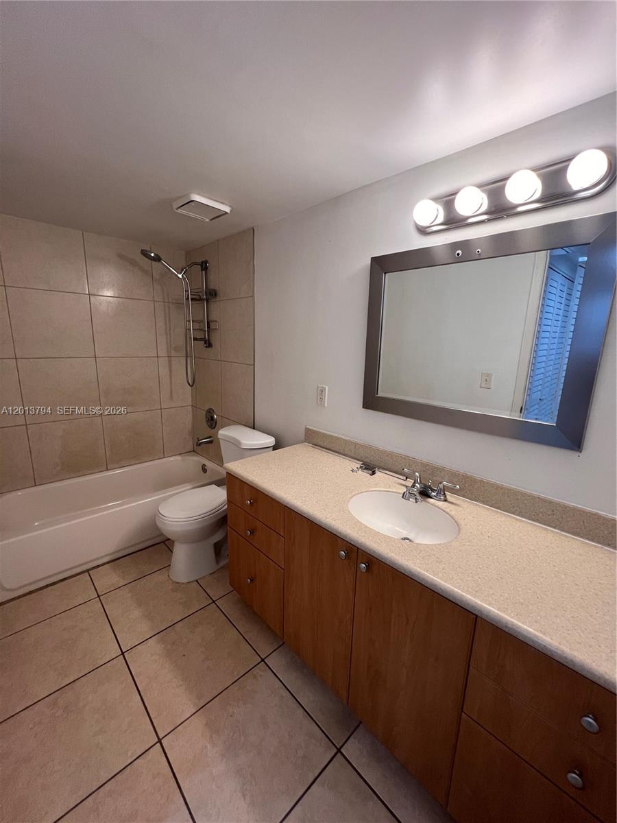 8373 Lake Dr 202 Property Photo 17