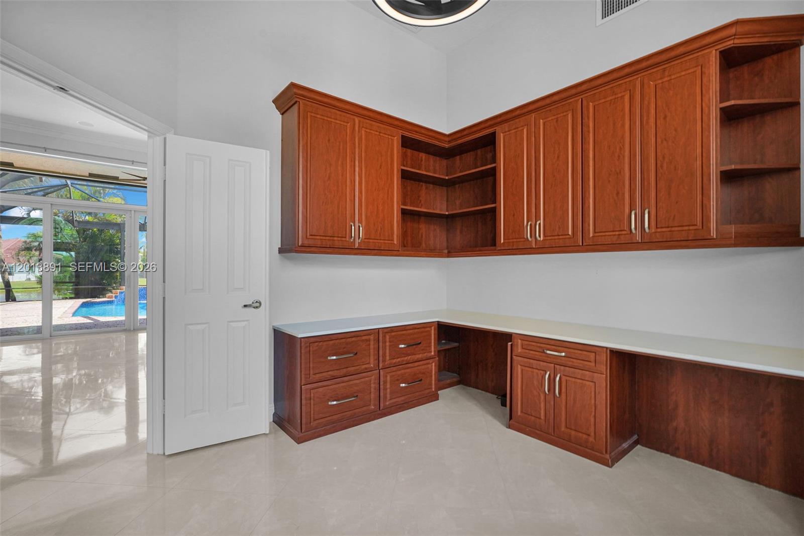 2715 Edgewater Court Property Photo 8
