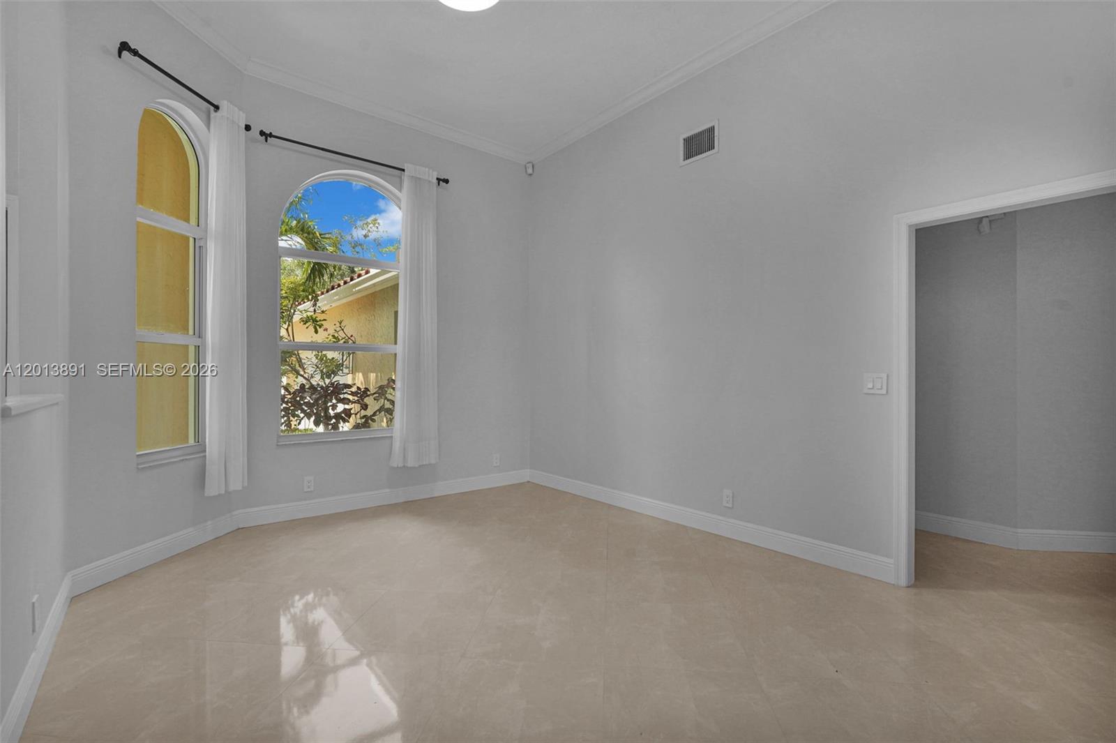 2715 Edgewater Court Property Photo 13