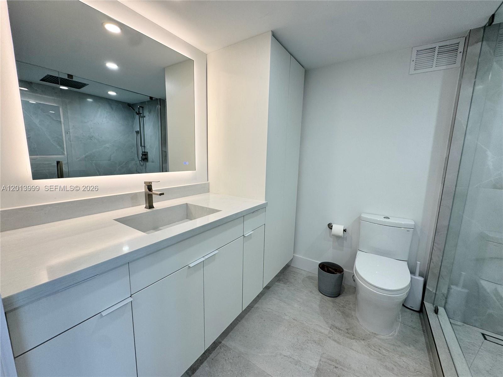 2899 Collins Ave 1414 Property Photo 9