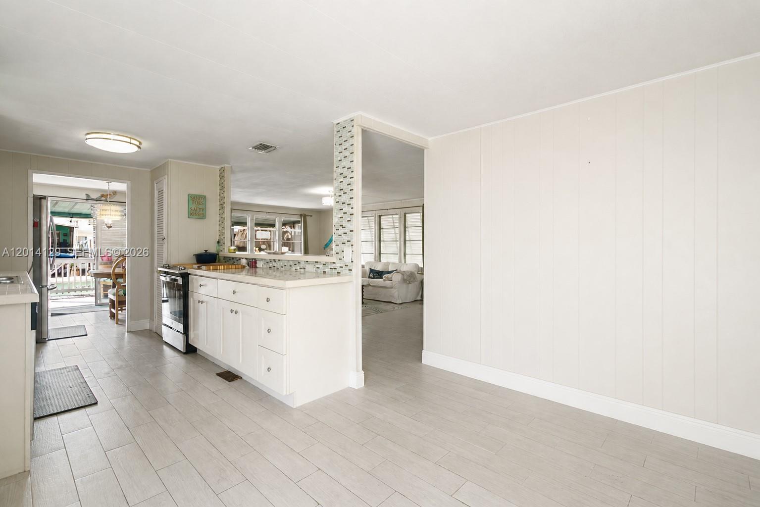 205 Humpty Dumpty Dr Property Photo 8