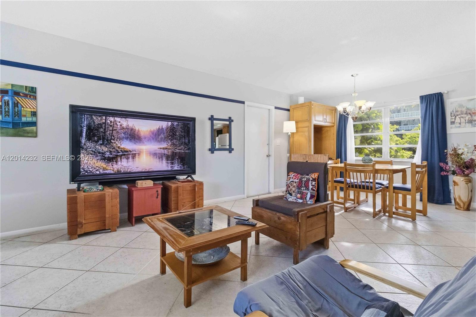 1501 Arthur St 6 Property Photo 5