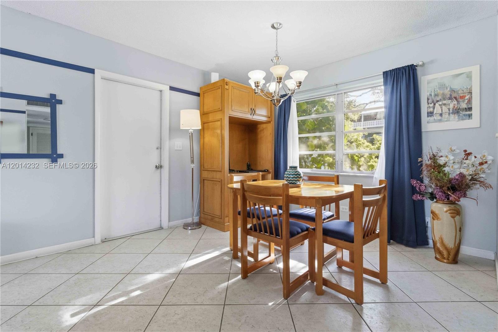 1501 Arthur St 6 Property Photo 9