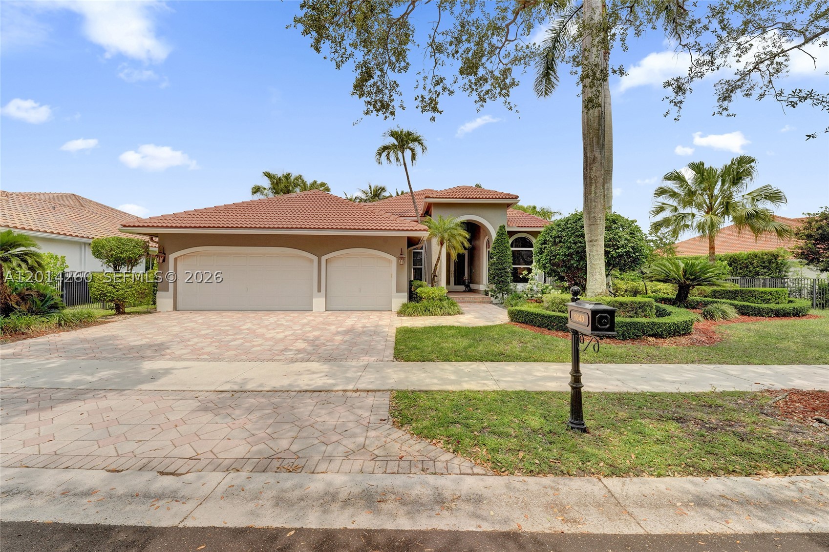 1640 Island Way Property Photo 3