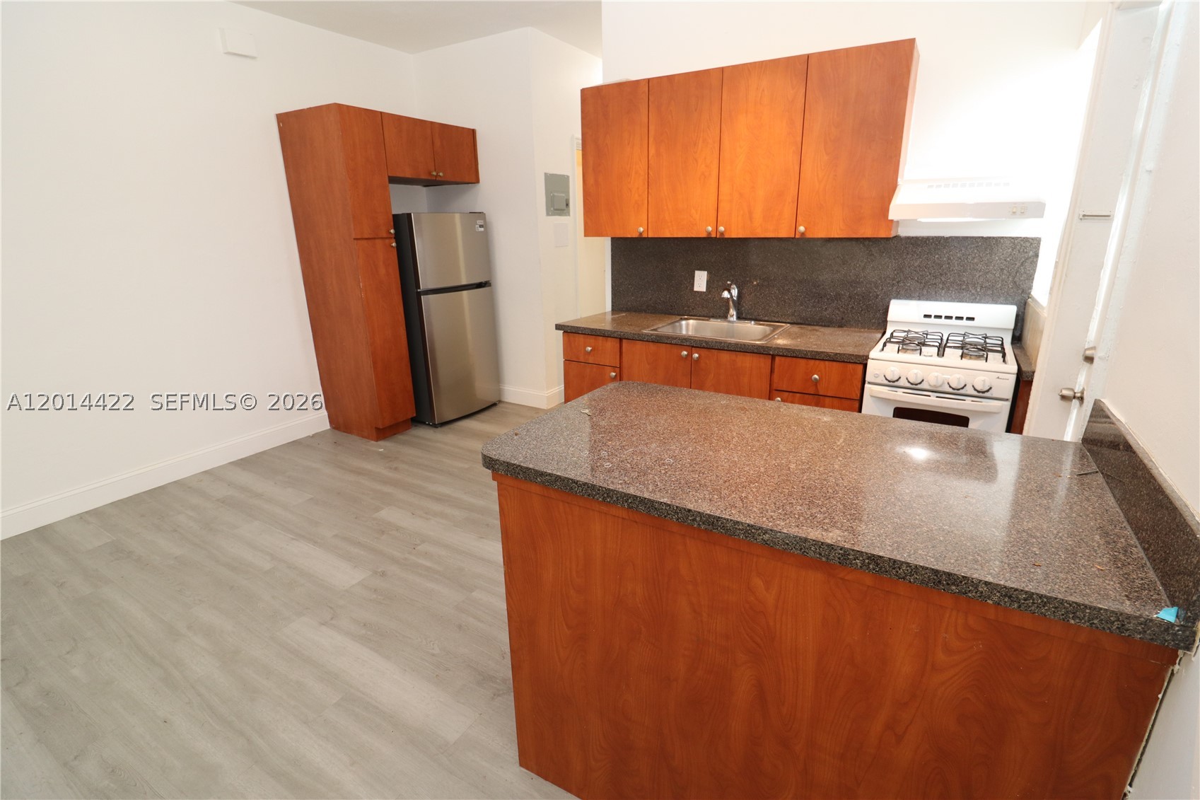 835 83rd St Property Photo 1