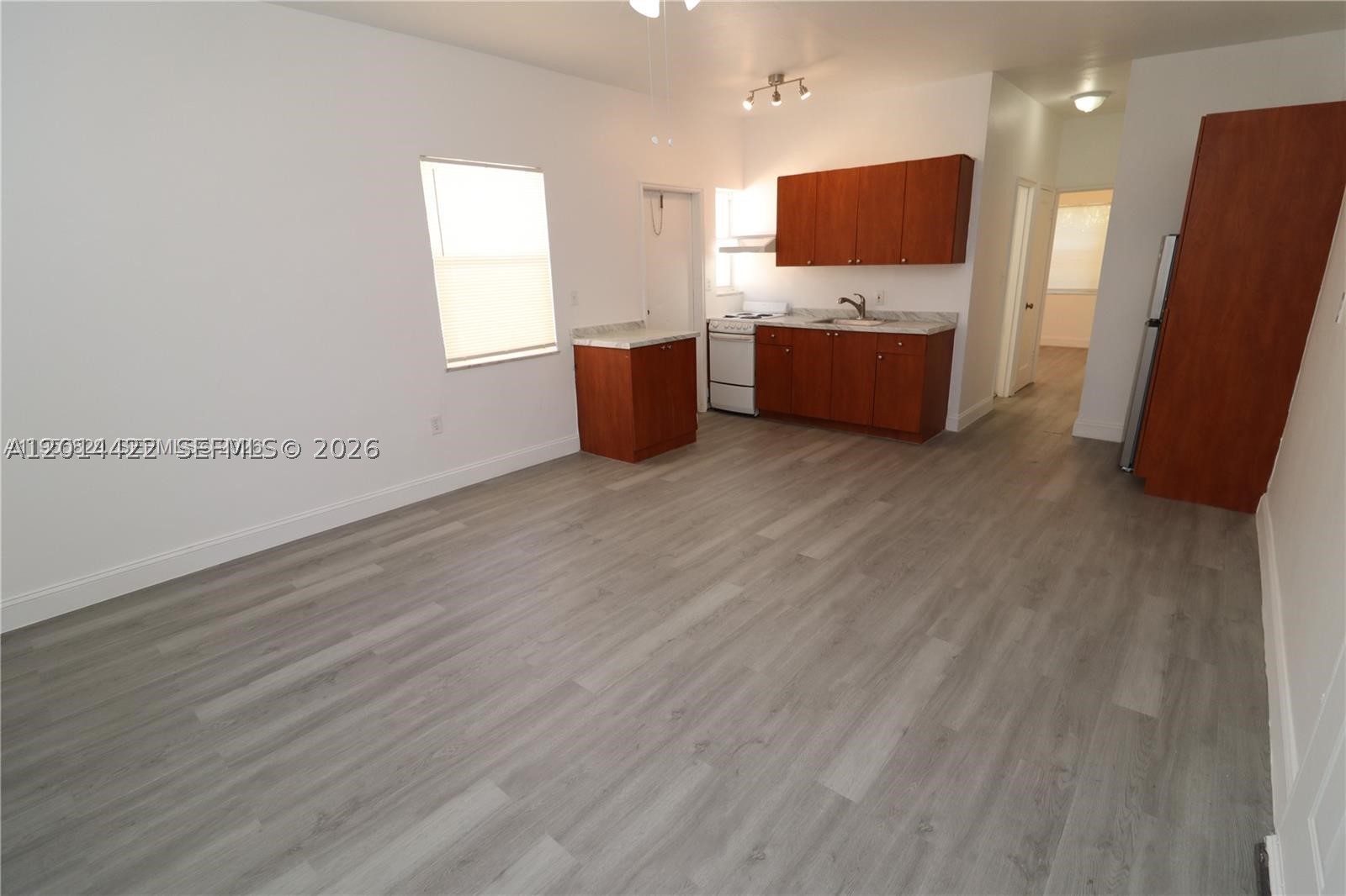 835 83rd St Property Photo 3
