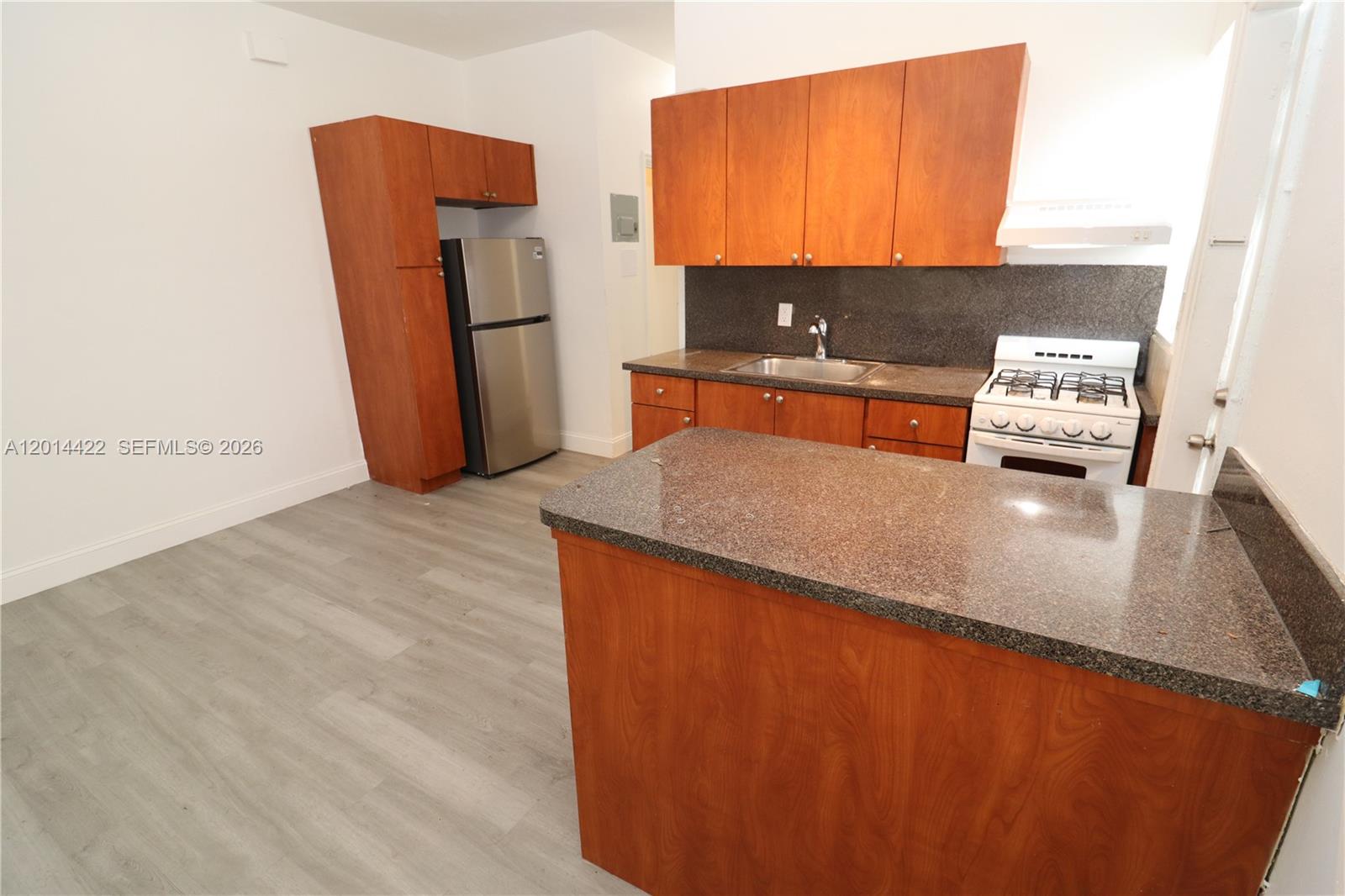 835 83rd St Property Photo 18