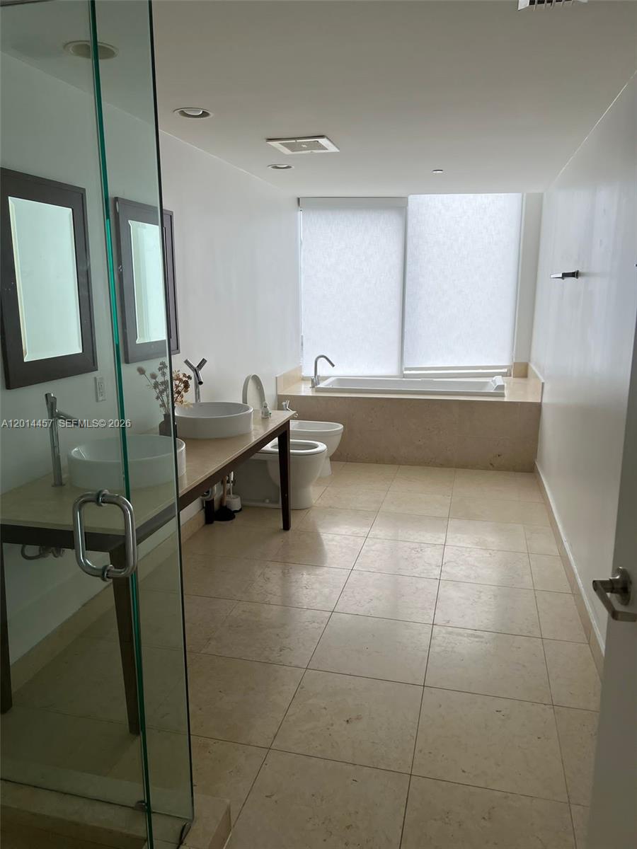 475 Brickell Ave 5508 Property Photo 8