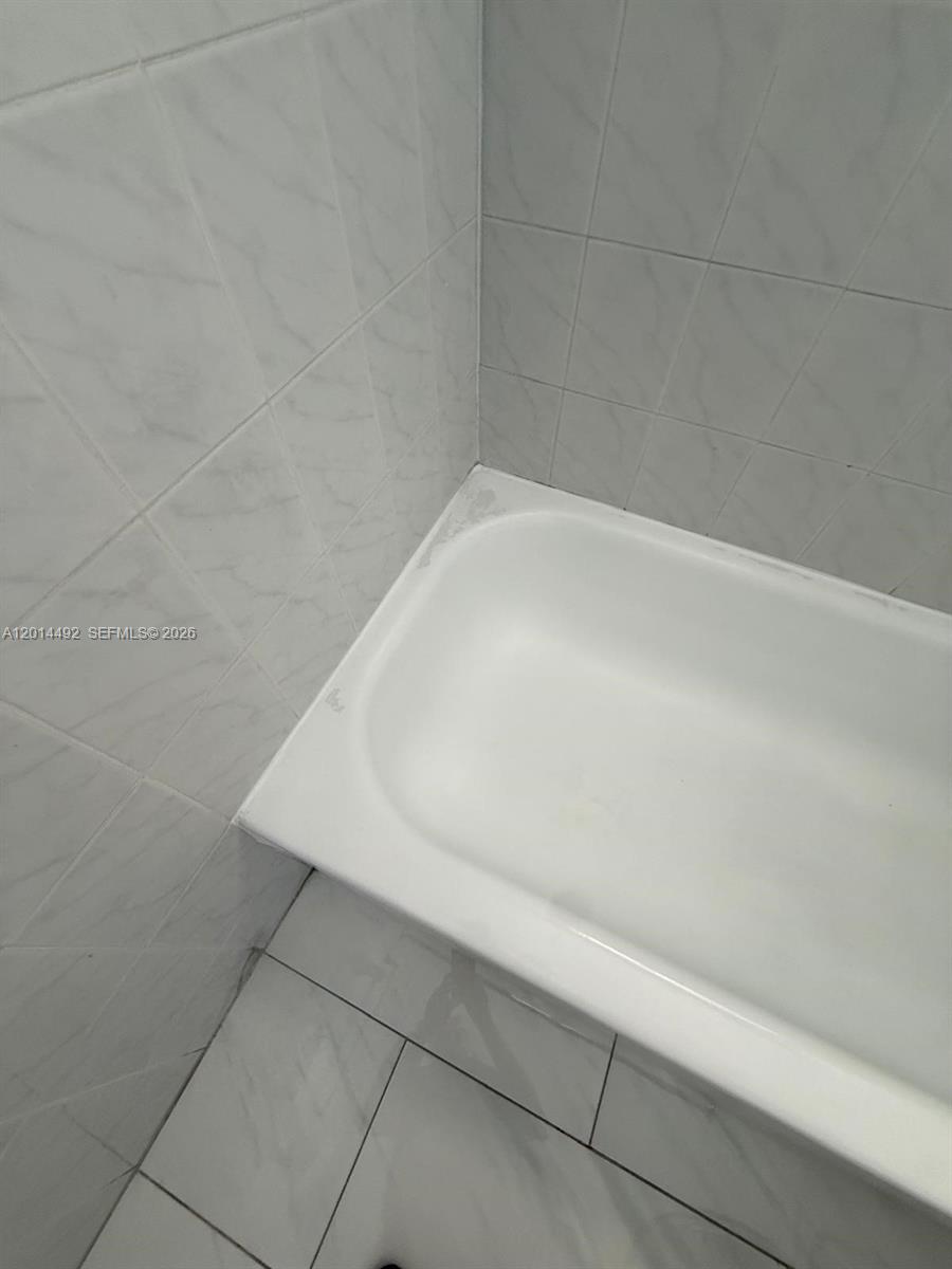 2212 W 74th St 201-28 Property Photo 5