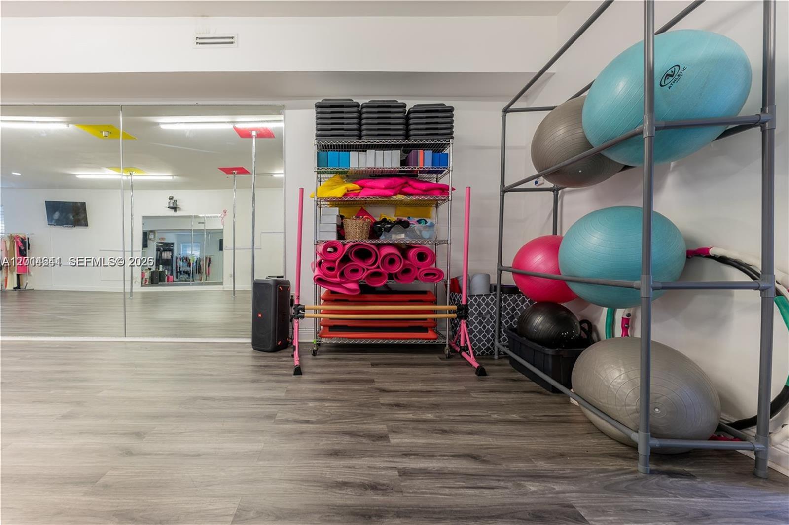 727 S 21st Ave Property Photo 4
