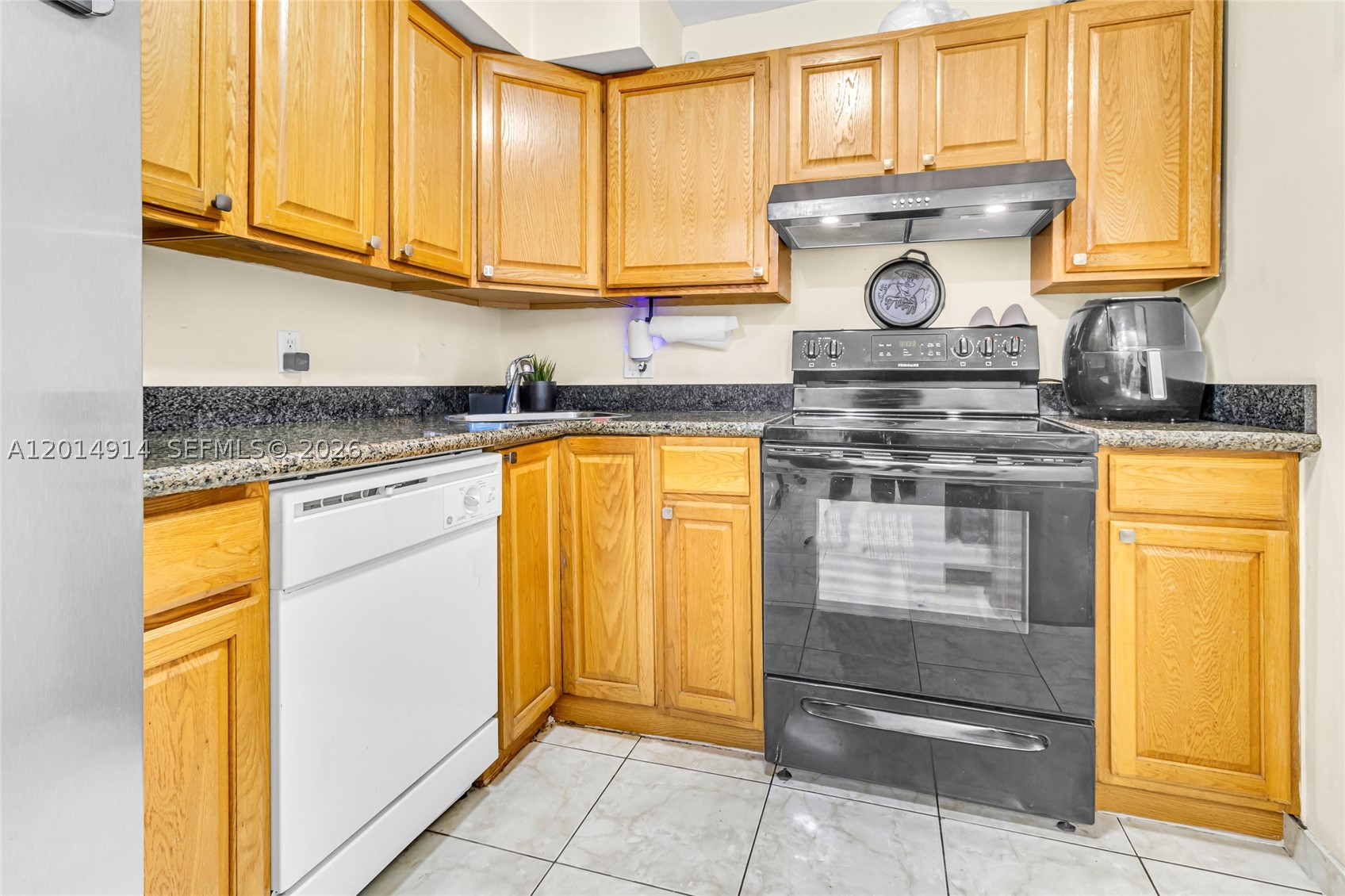 4040 N Hills Dr 20 Property Photo 6