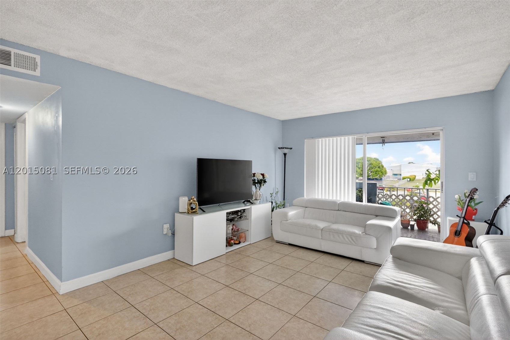 1755 W 60th St D301 Property Photo 9