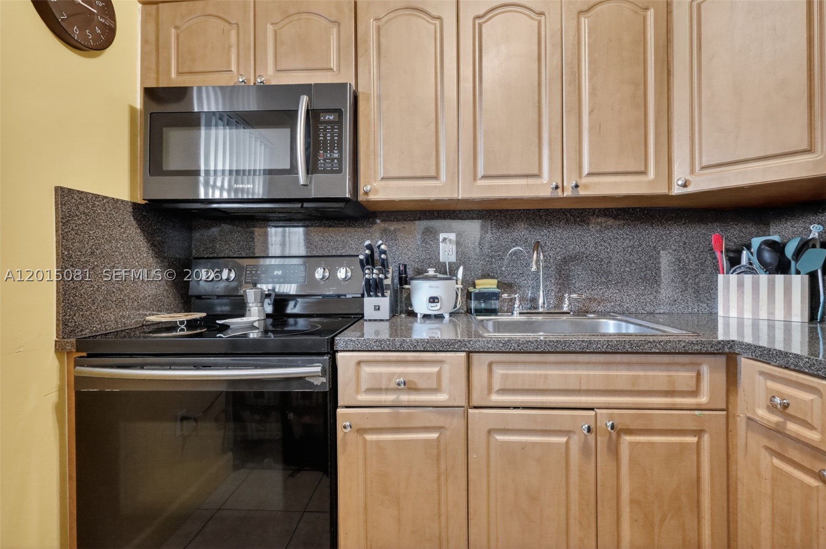 1755 W 60th St D301 Property Photo 16