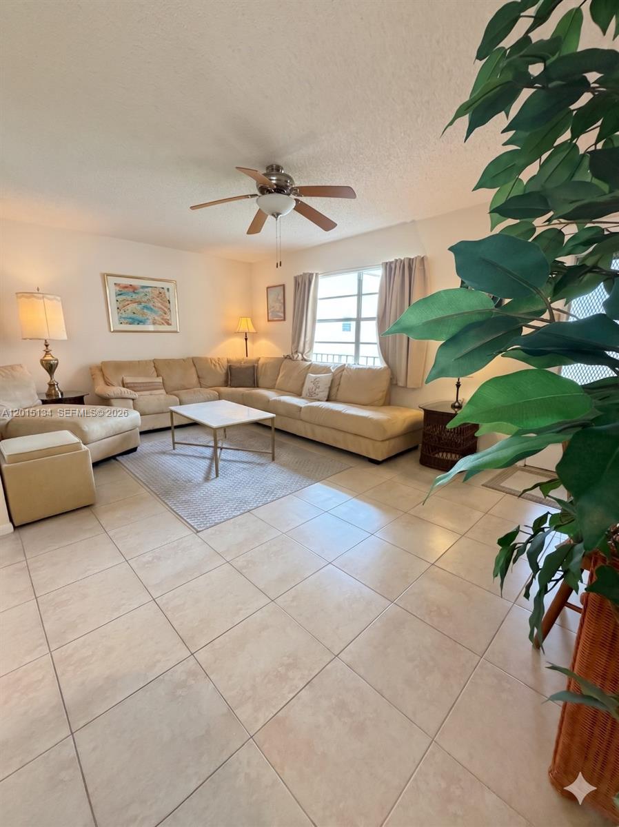 416 Burgundy I I Property Photo 6