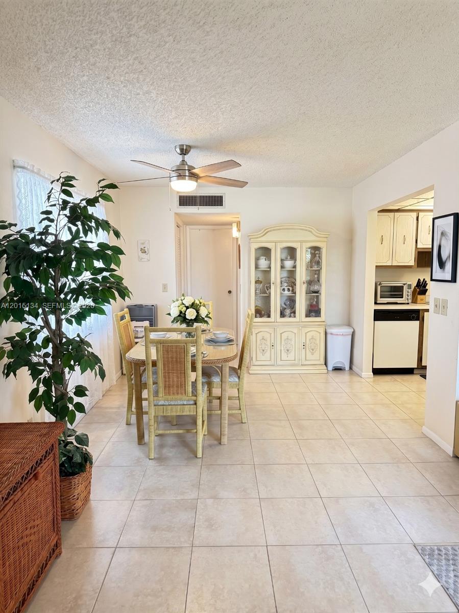 416 Burgundy I I Property Photo 8