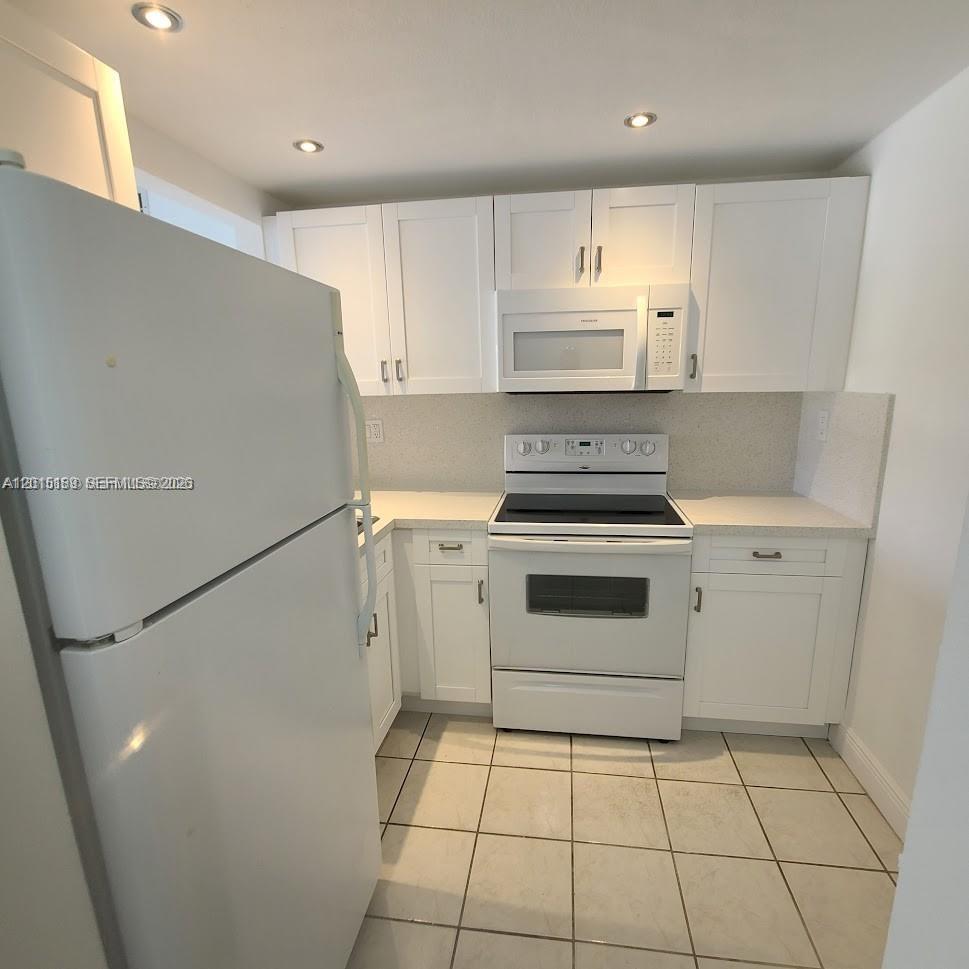 2500 Sw 6th St 303 Property Photo 3