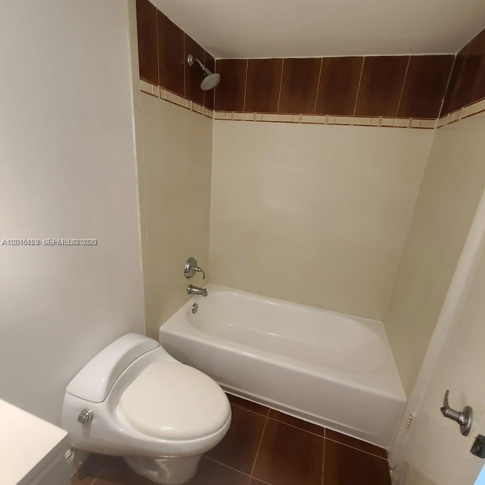 2500 Sw 6th St 303 Property Photo 9