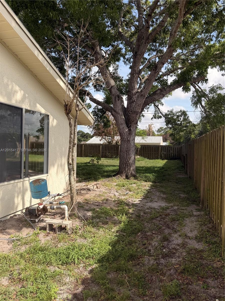 731 Sw 24th St Property Photo 13