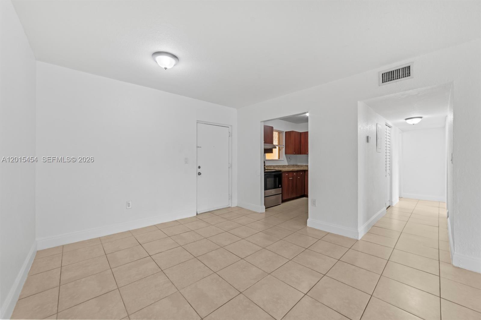 525 W 69th St 306 Property Photo 3