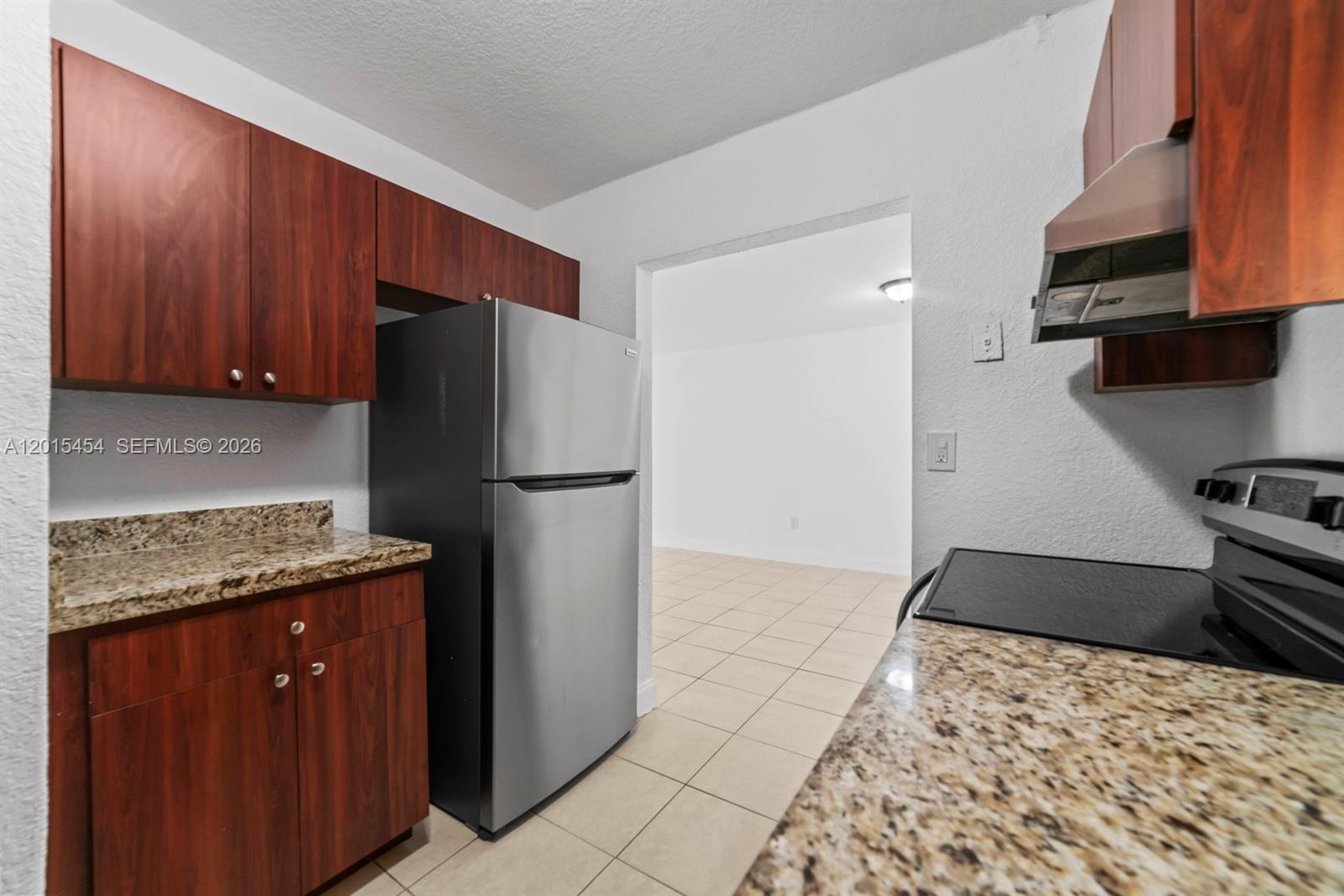 525 W 69th St 306 Property Photo 5