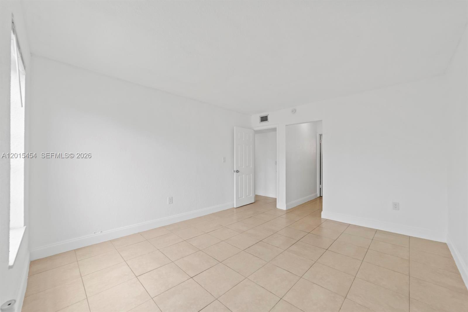 525 W 69th St 306 Property Photo 10