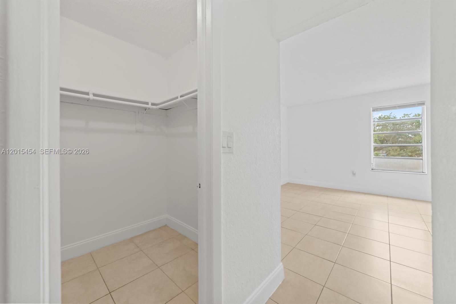 525 W 69th St 306 Property Photo 11