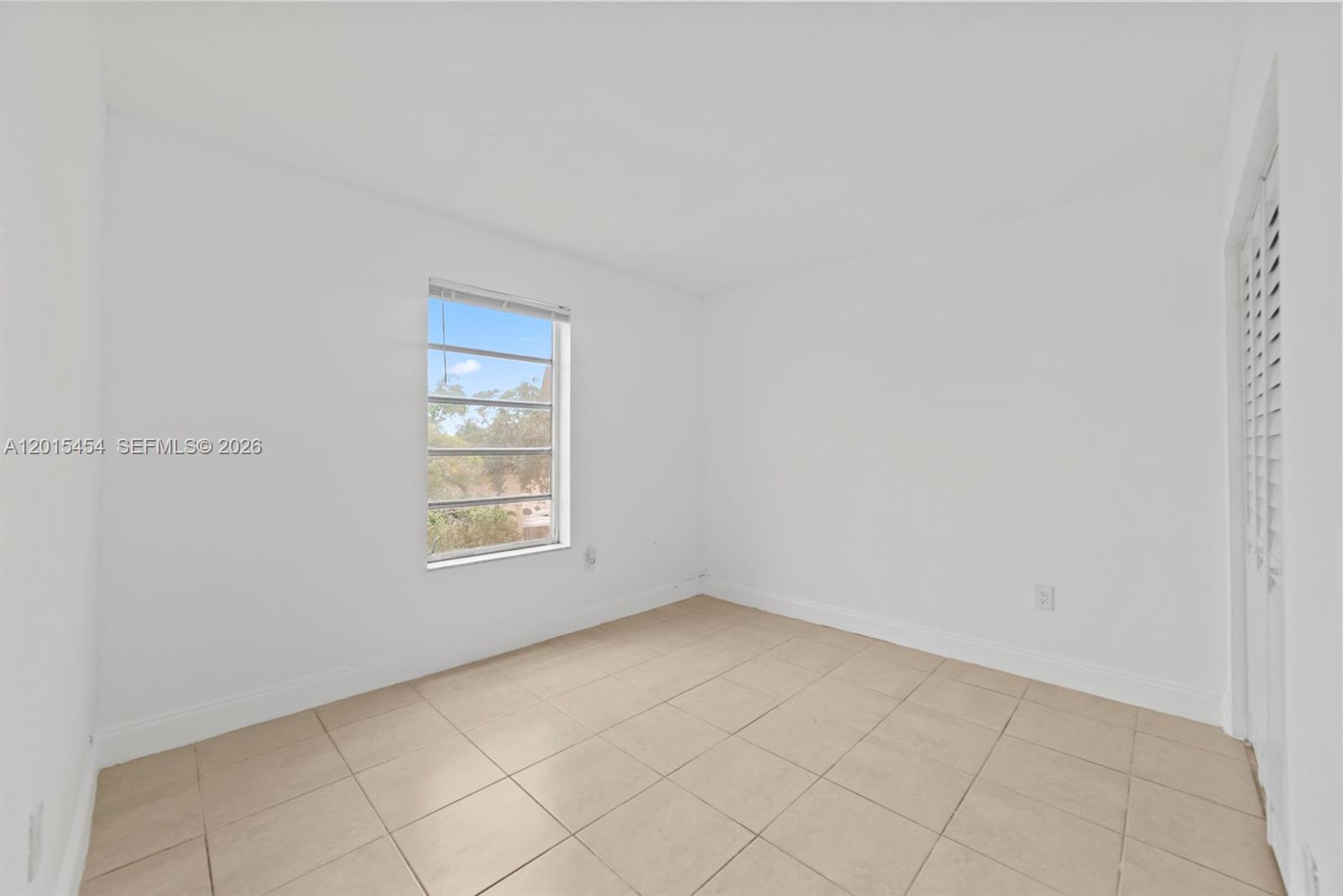 525 W 69th St 306 Property Photo 14