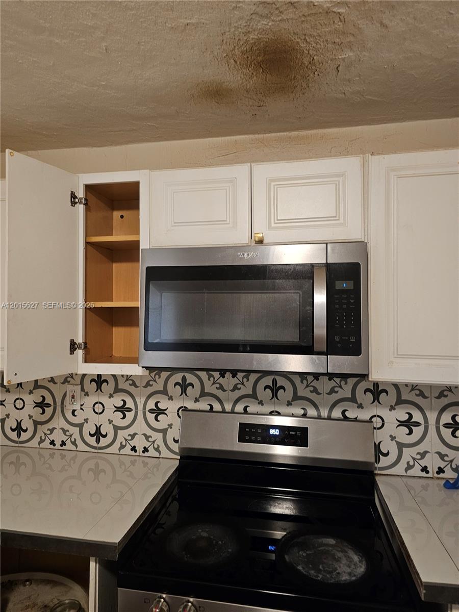 1717 Nw 69th St Property Photo 4