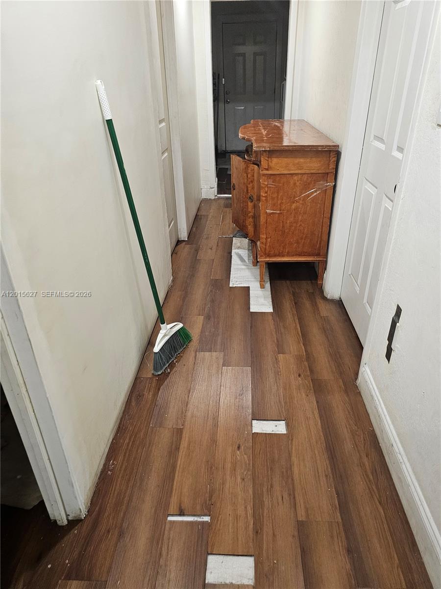 1717 Nw 69th St Property Photo 5