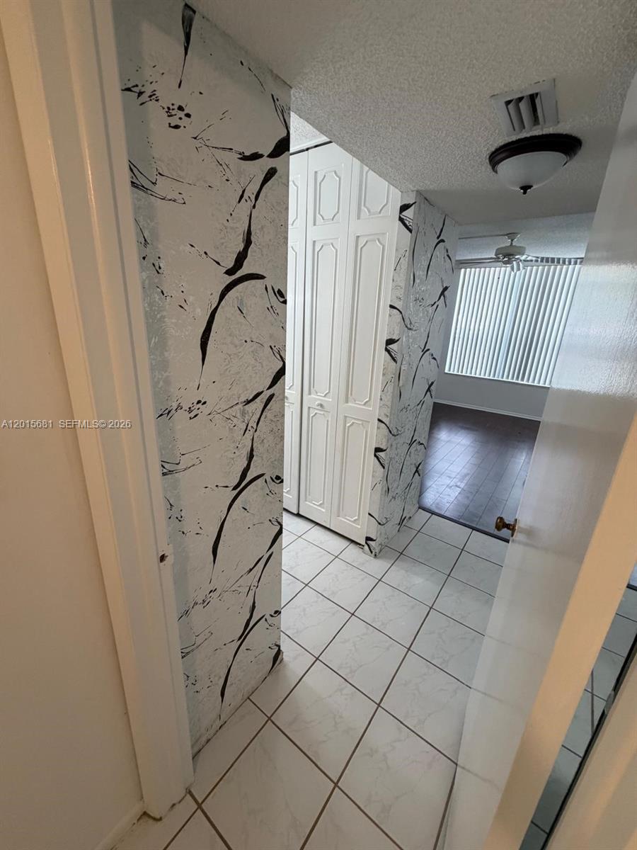 3720 Inverrary Dr 2k Property Photo 8
