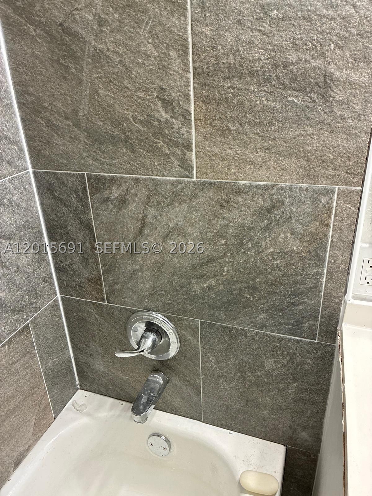 1 St Regis Dr Property Photo 7