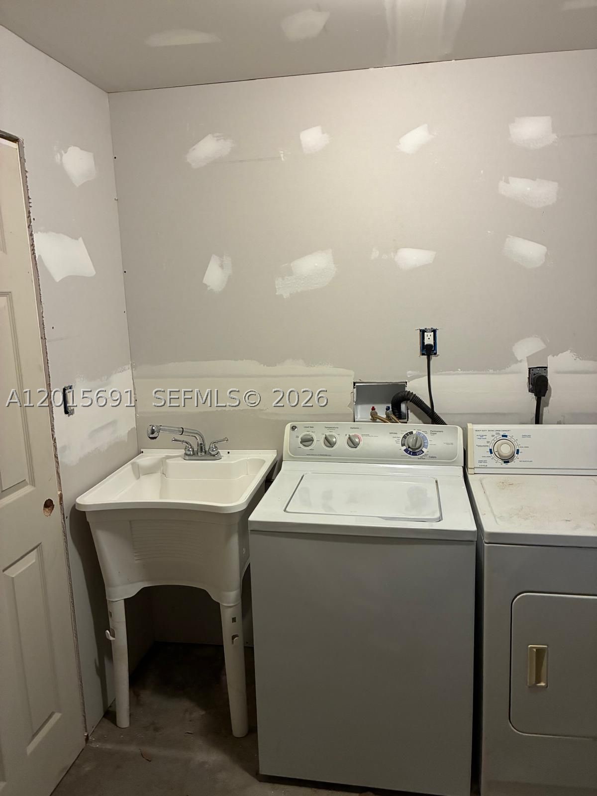 1 St Regis Dr Property Photo 8