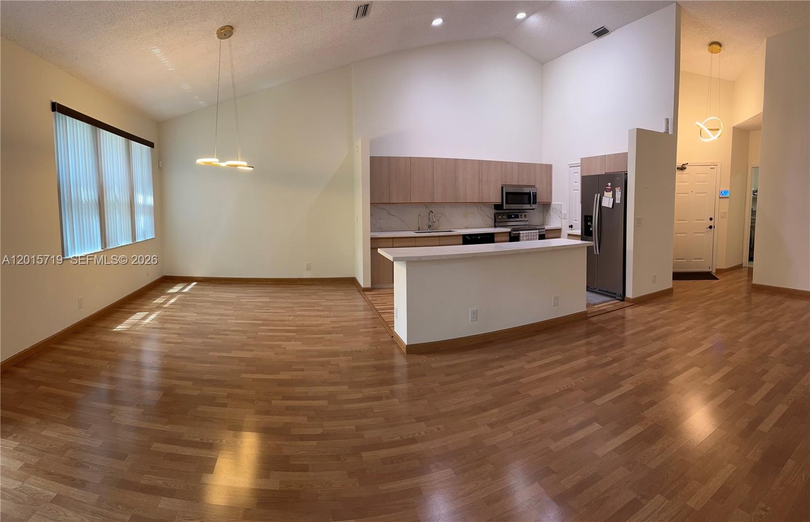 5790 Coach House Cir E Property Photo 6