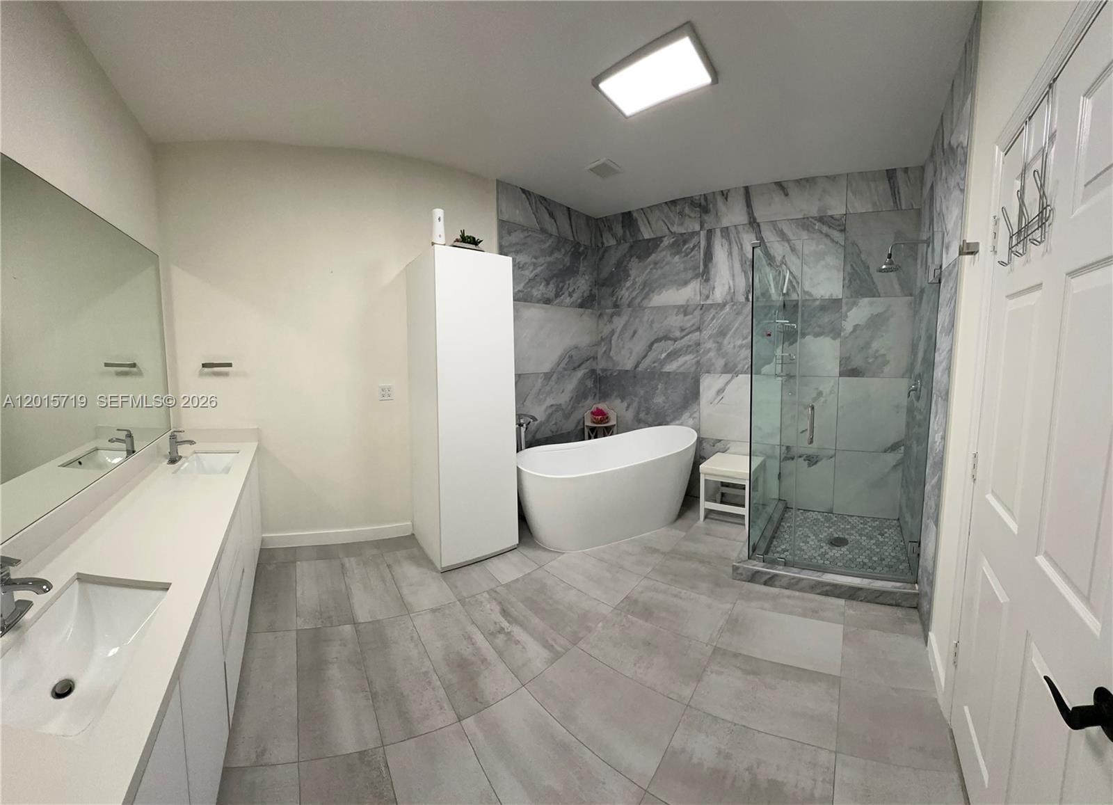5790 Coach House Cir E Property Photo 17