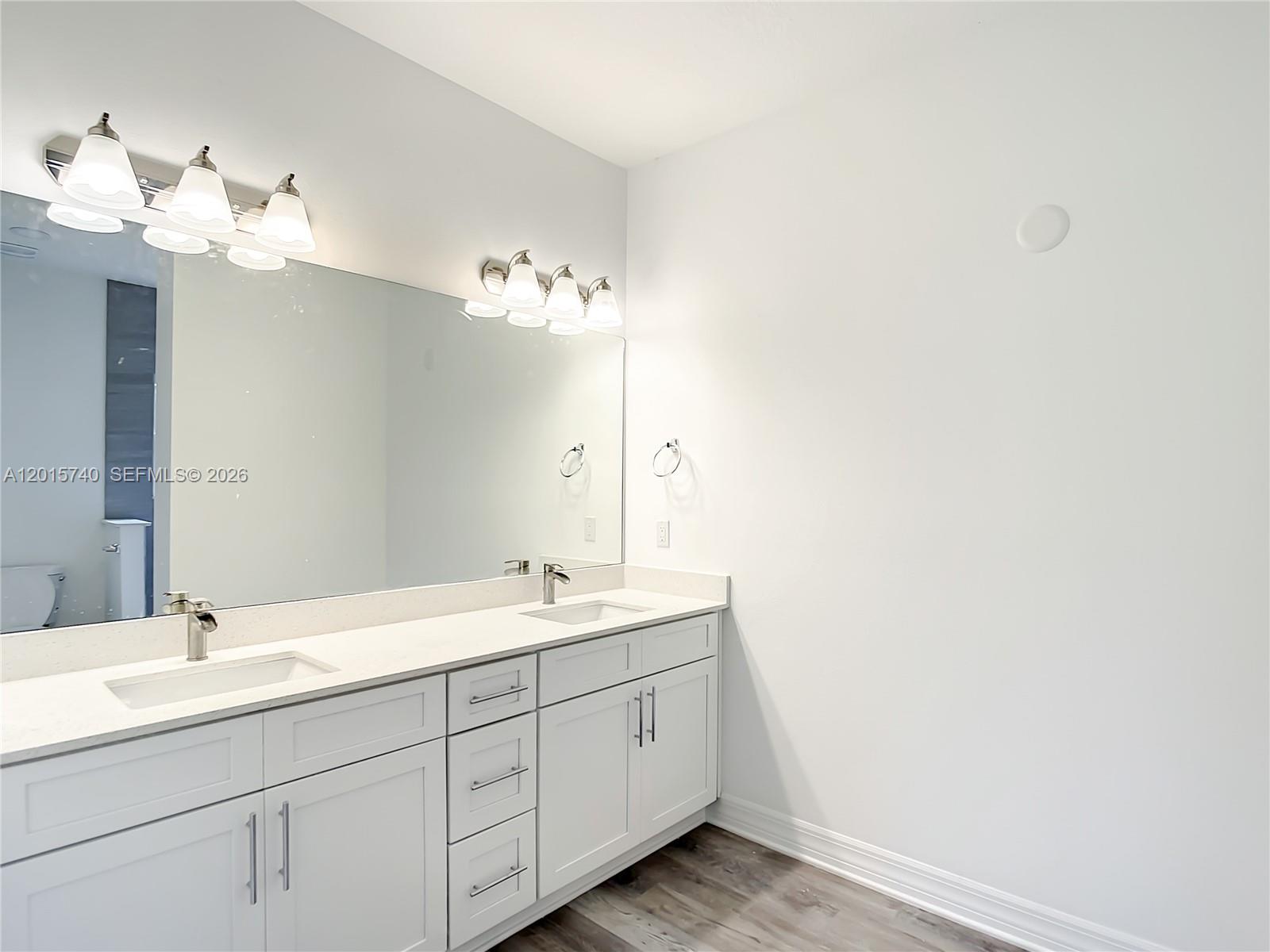 14210 Luxo Ave 0 Property Photo 10