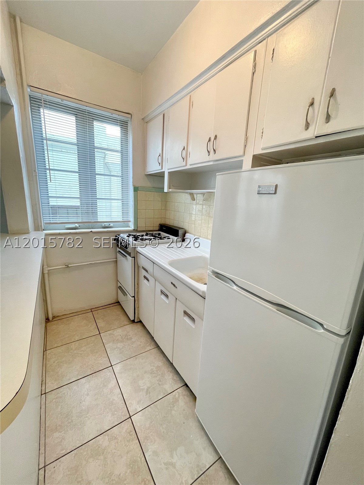901 Collins Ave 103 Property Photo 4