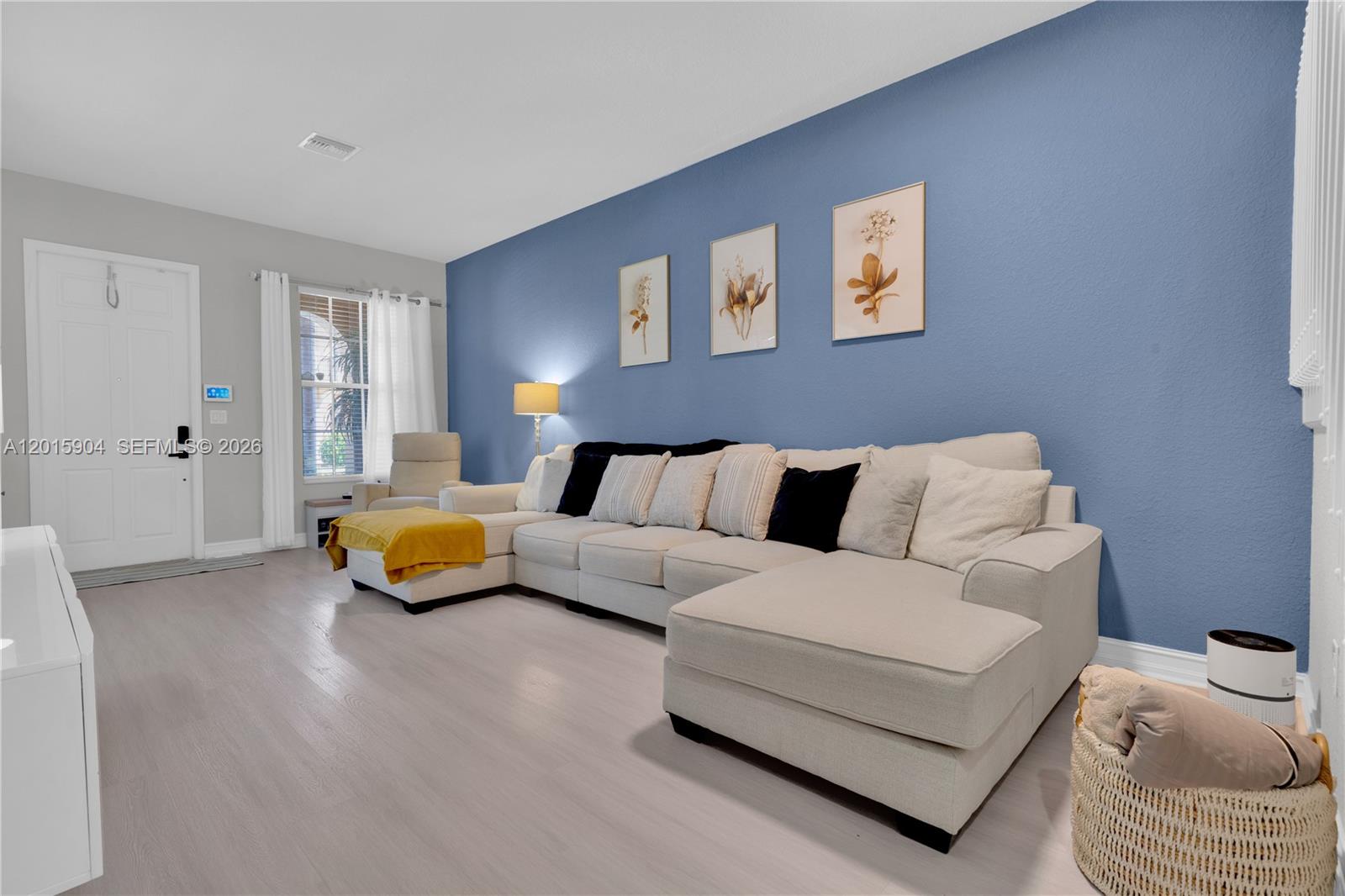 6893 Julia Gardens Dr Property Photo 4