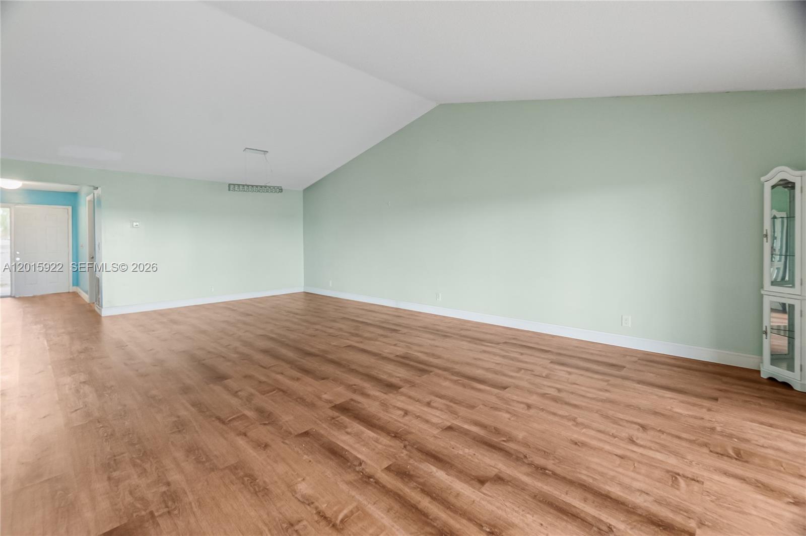 20013 Mona Cir Property Photo 8