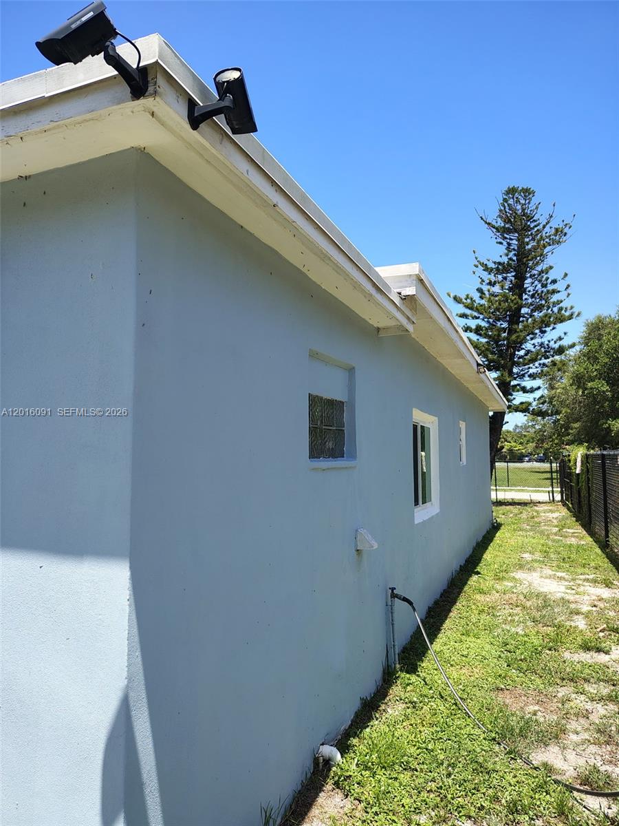 311 Nw 28th Way Property Photo 7