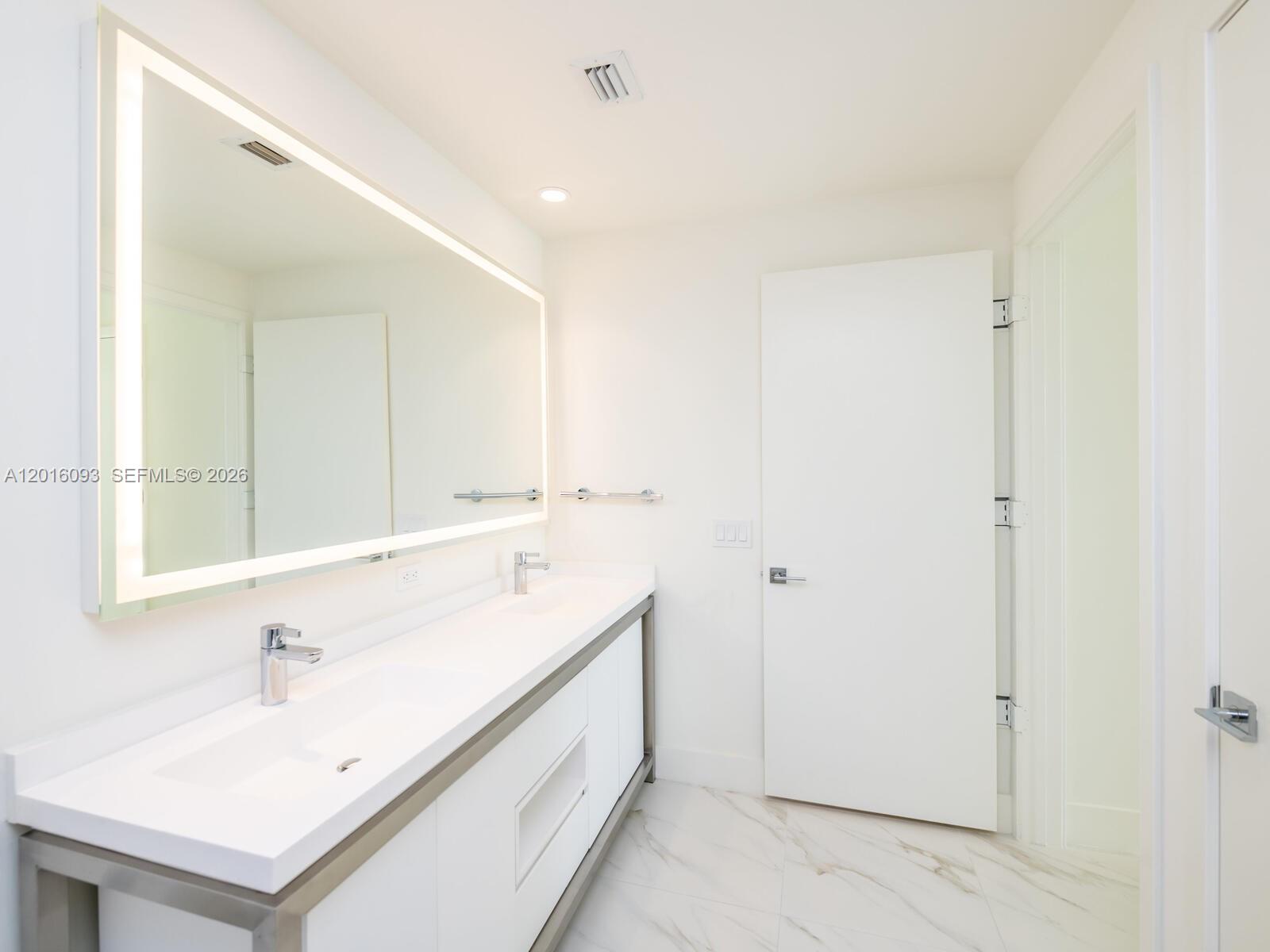 2000 S Metropica Way 2007 Property Photo 24