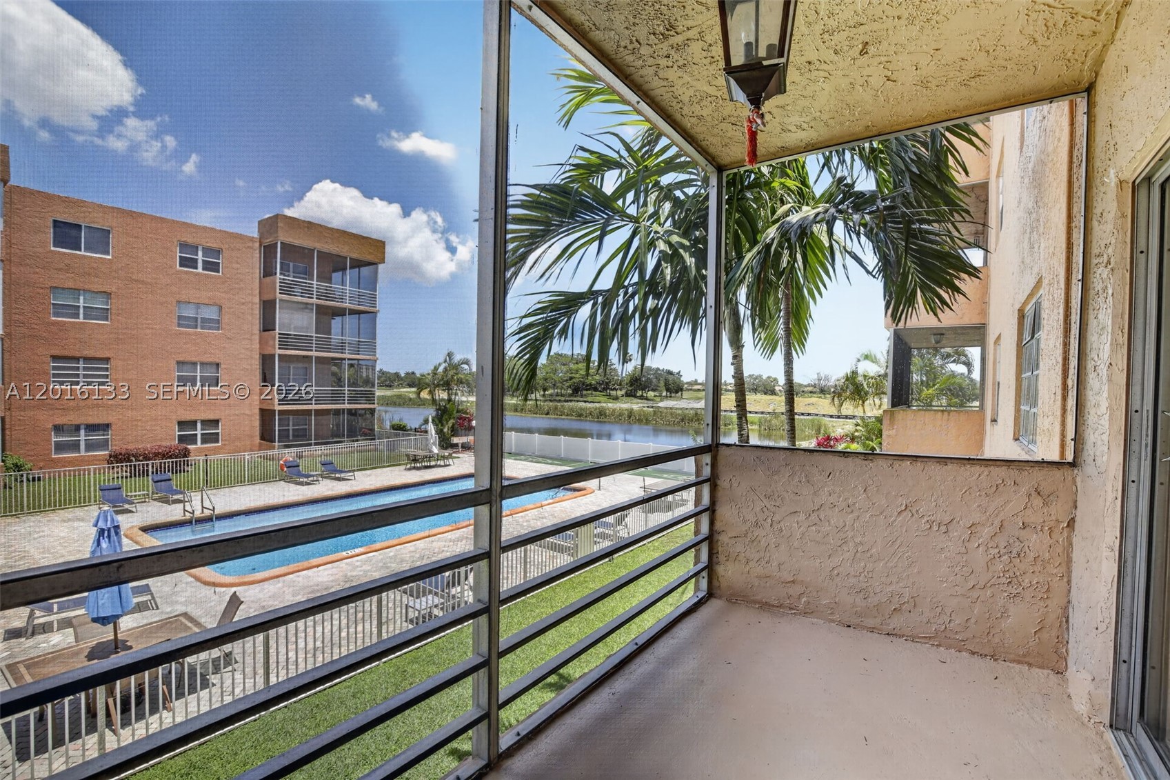 3048 E Sunrise Lakes Dr 220 Property Photo 3