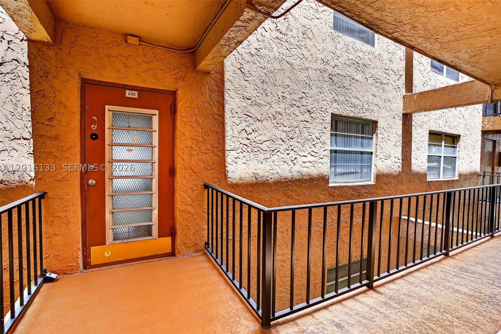3048 E Sunrise Lakes Dr 220 Property Photo 5
